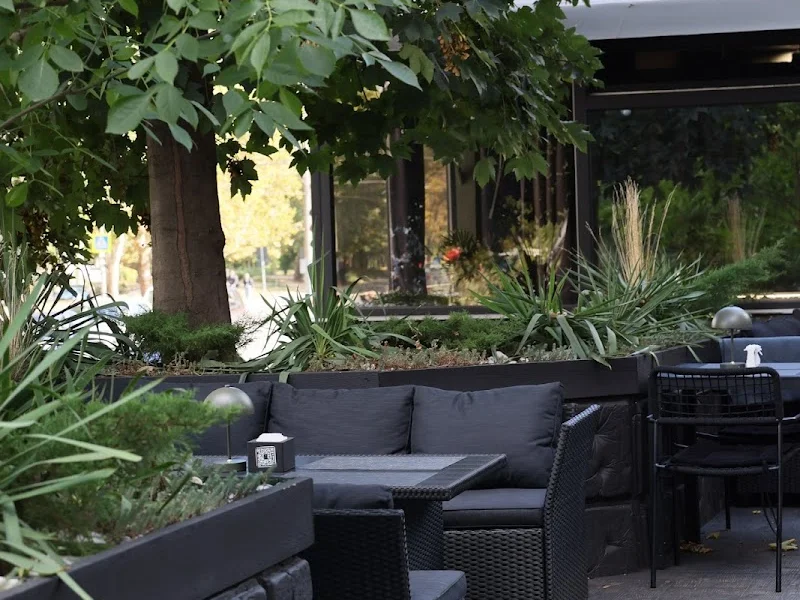 GARDEN LOUNGE — Кишинёв — фото 1