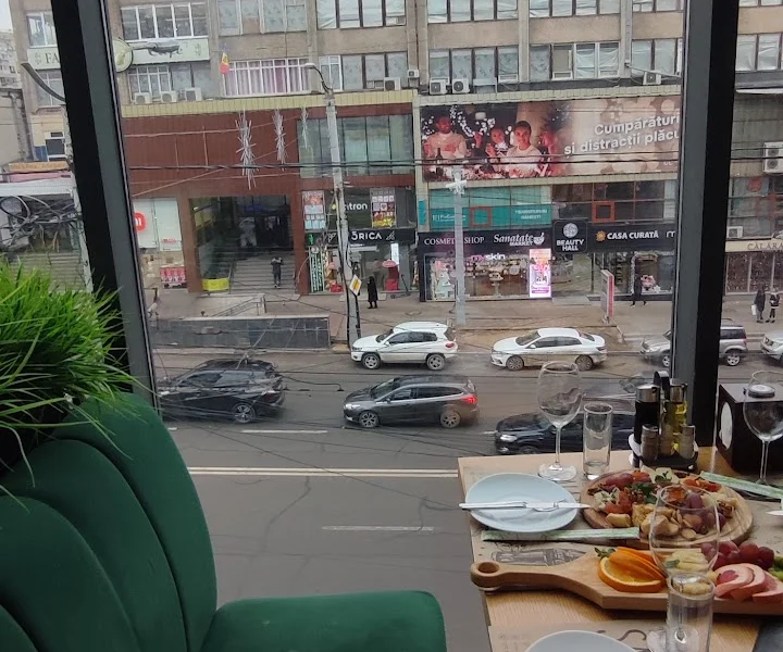 SALAT family restaurant & free flow — Кишинёв — фото 1