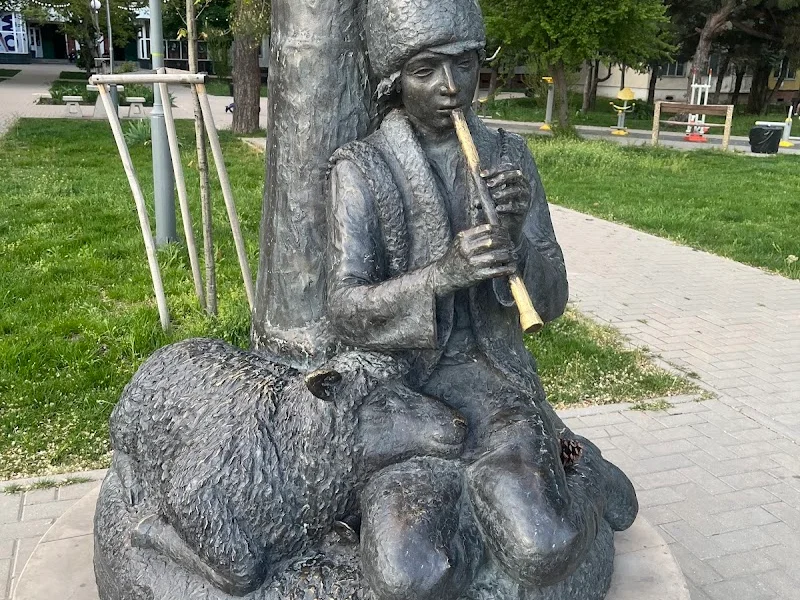 Sculptura urbană a ciobănașului moldovean — Кишинёв — фото 1