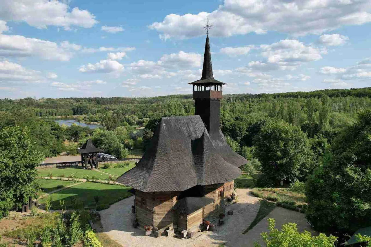 Деревянная церковь Успения Пресвятой Богородицы