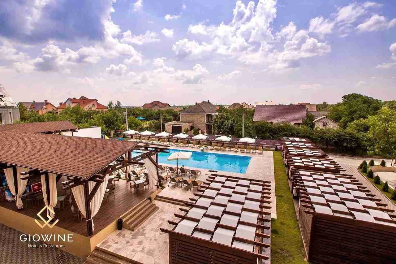 Giowine Hotel & Restaurant