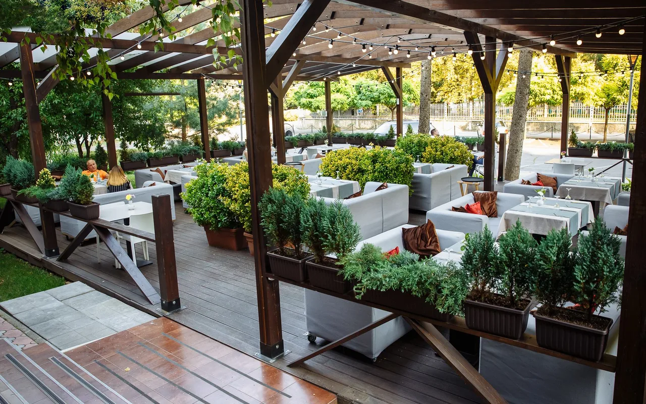 Jolly Alon Restaurant