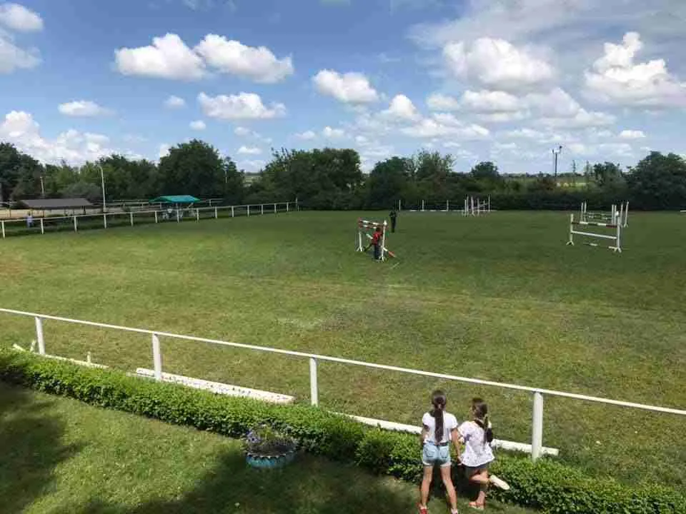 Конно-спортивный клуб \"Бэлць\"