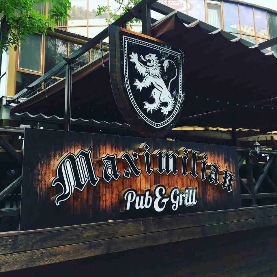 Maximilian Pub & Grill