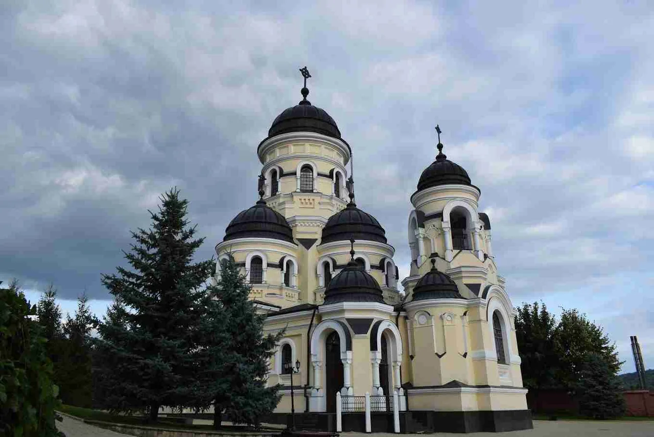 Монастырь Каприяна