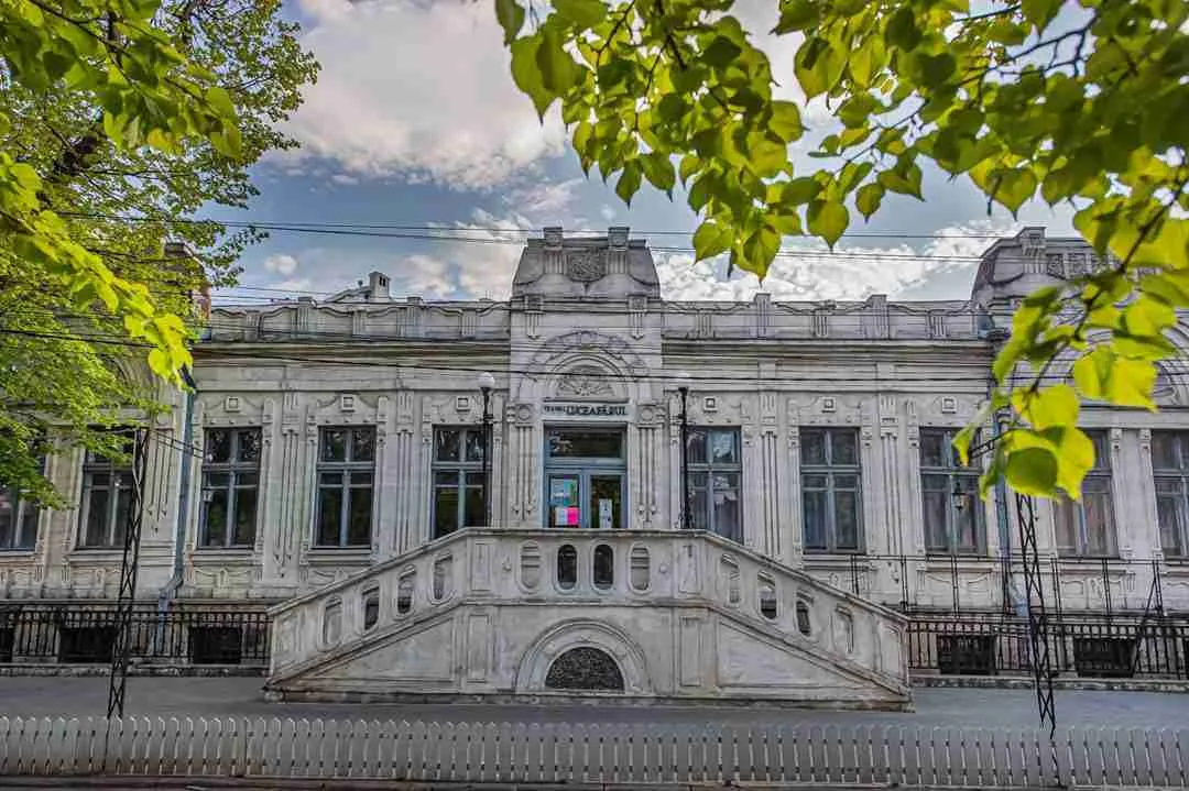 Республиканский театр «Лучафэрул»