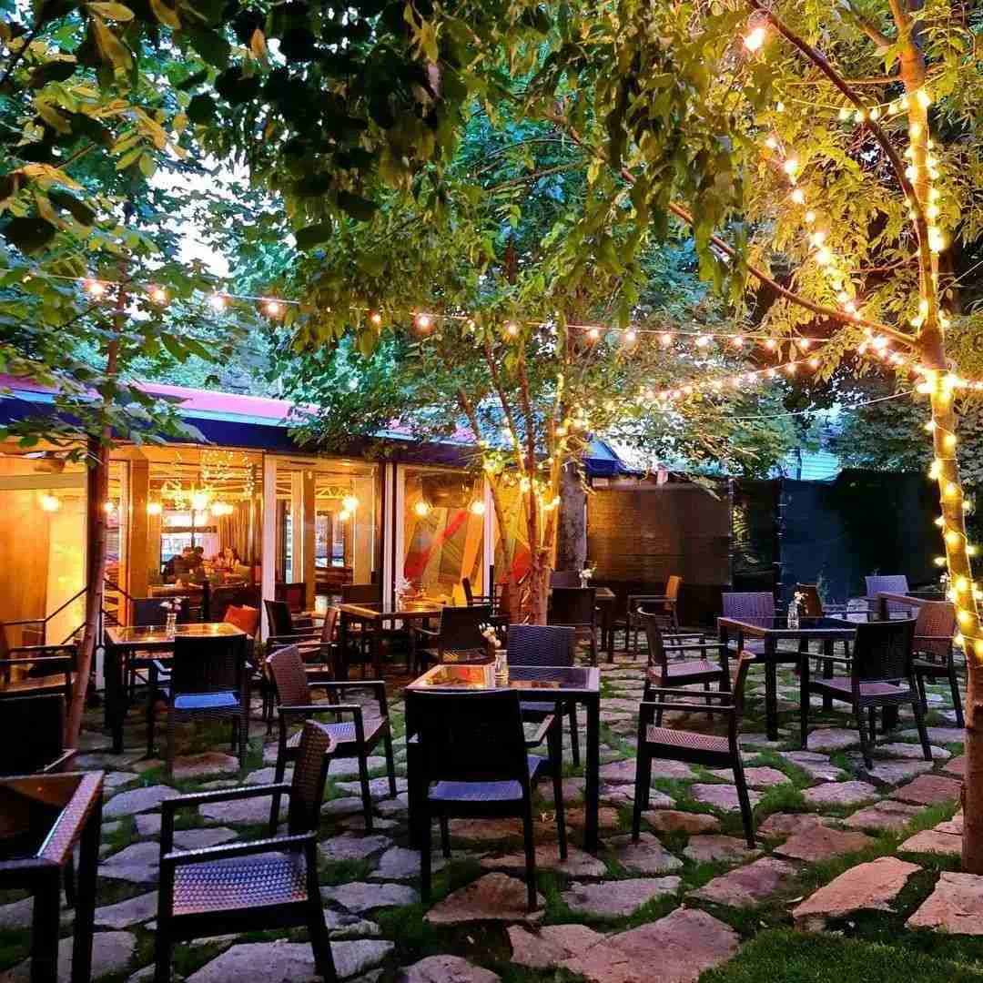 Table 9 Lounge & Bar